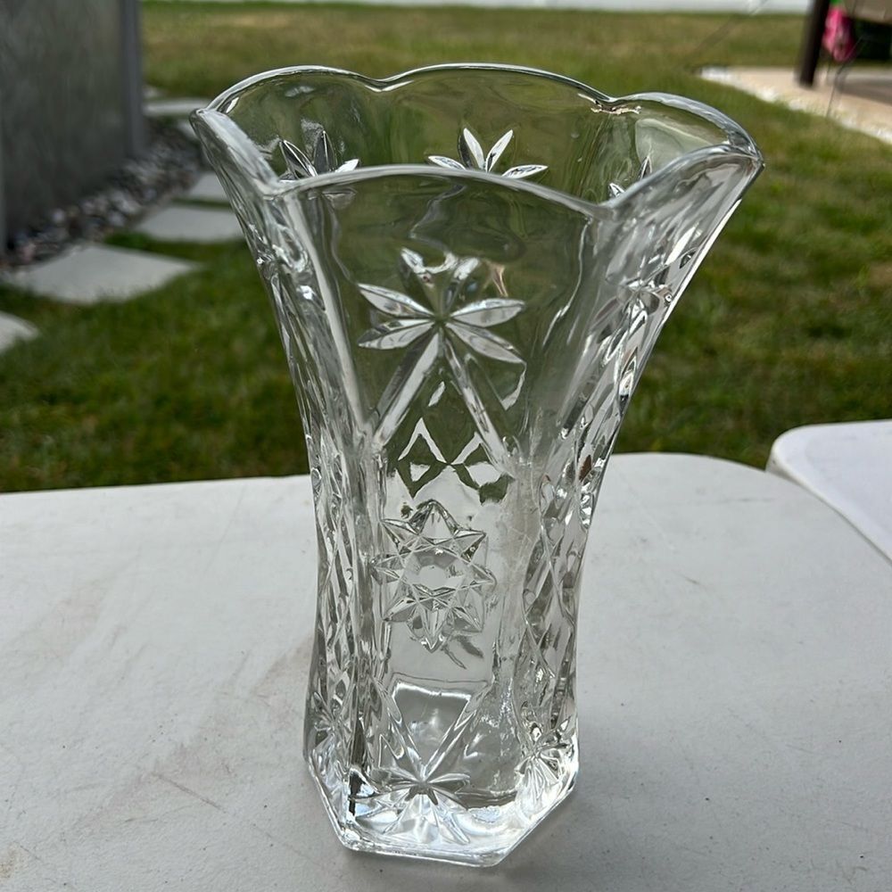 Classic Vintage Anchor Hocking Clear Press Cut Bouquet Vase